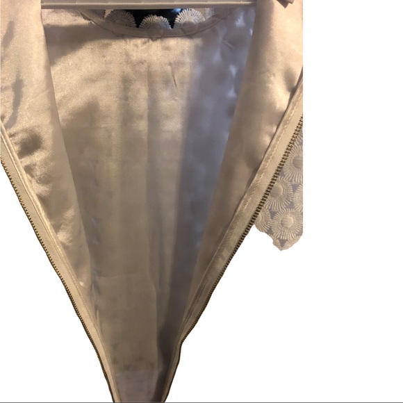 Sold Ted Baker s3 white - Picture 2 of 5